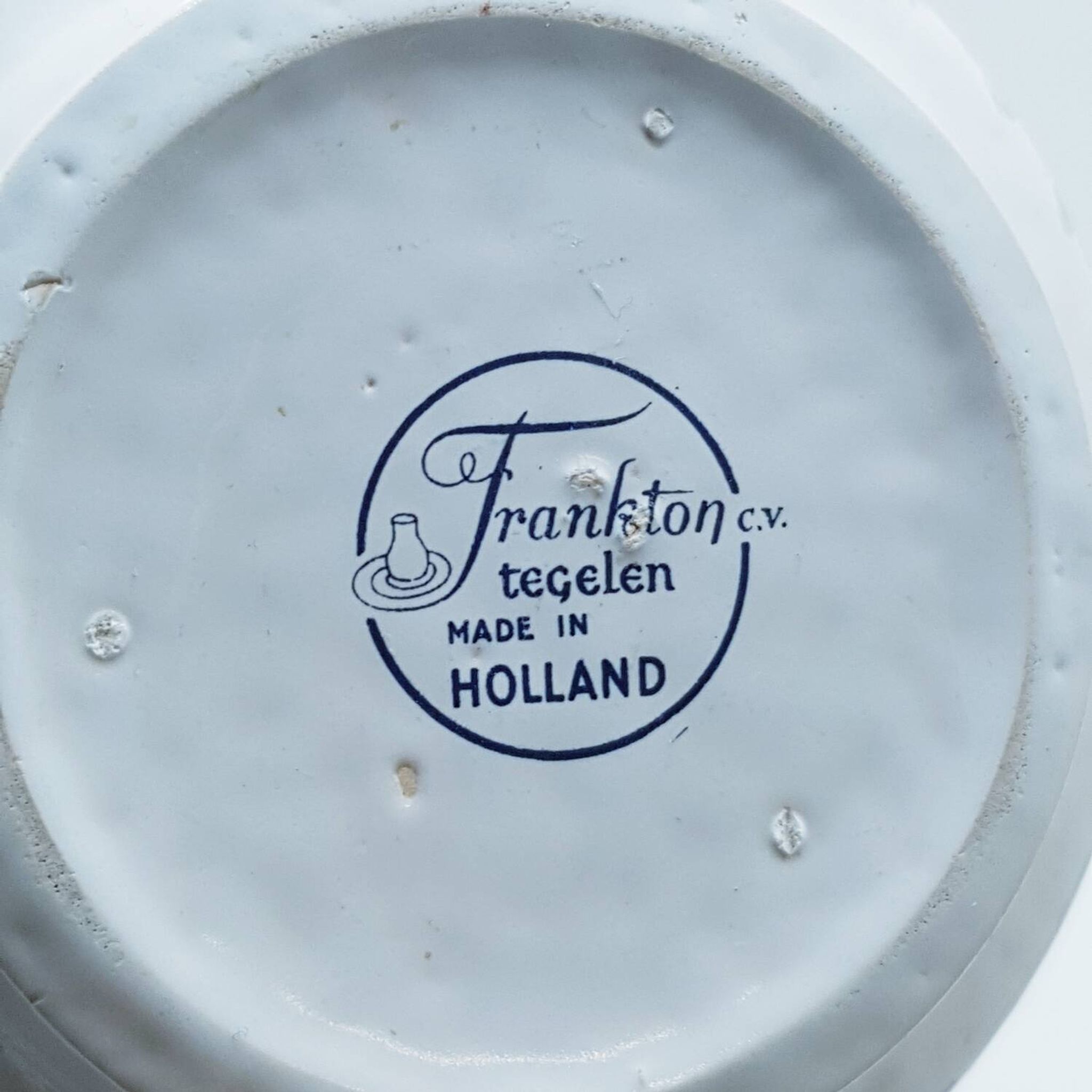 Vase rose en céramique hollandaise