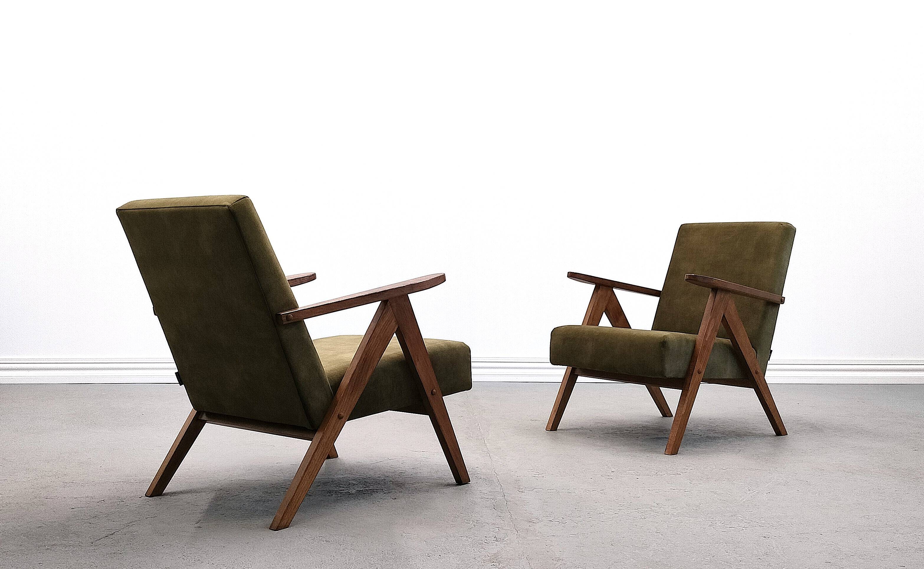 Mid Century Easy Chair Model B - 310 Var in Forest Green Velvet