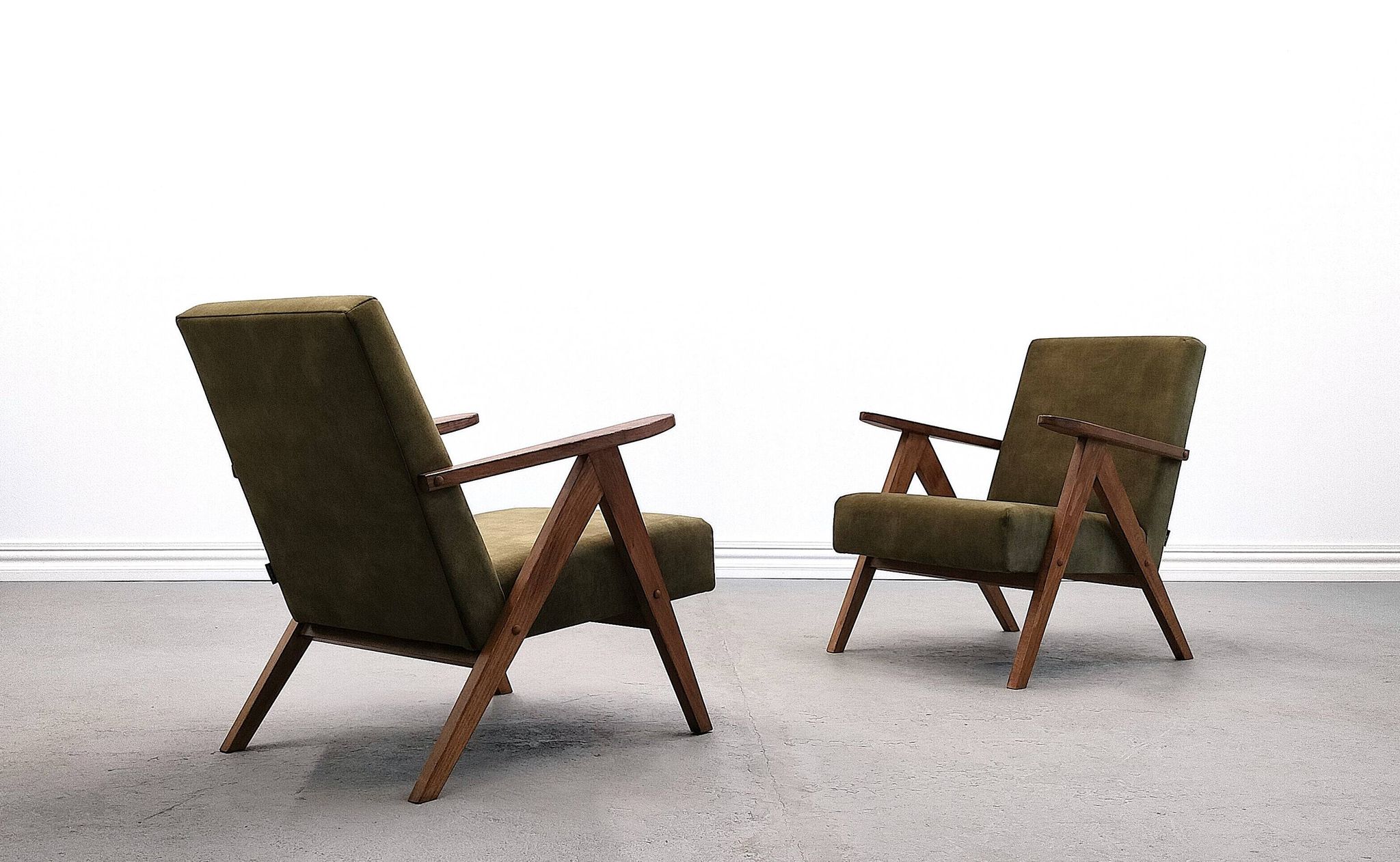 Mid Century Easy Chair Model B - 310 Var in Forest Green Velvet