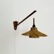 Lampe murale en teck et raffia ajustable