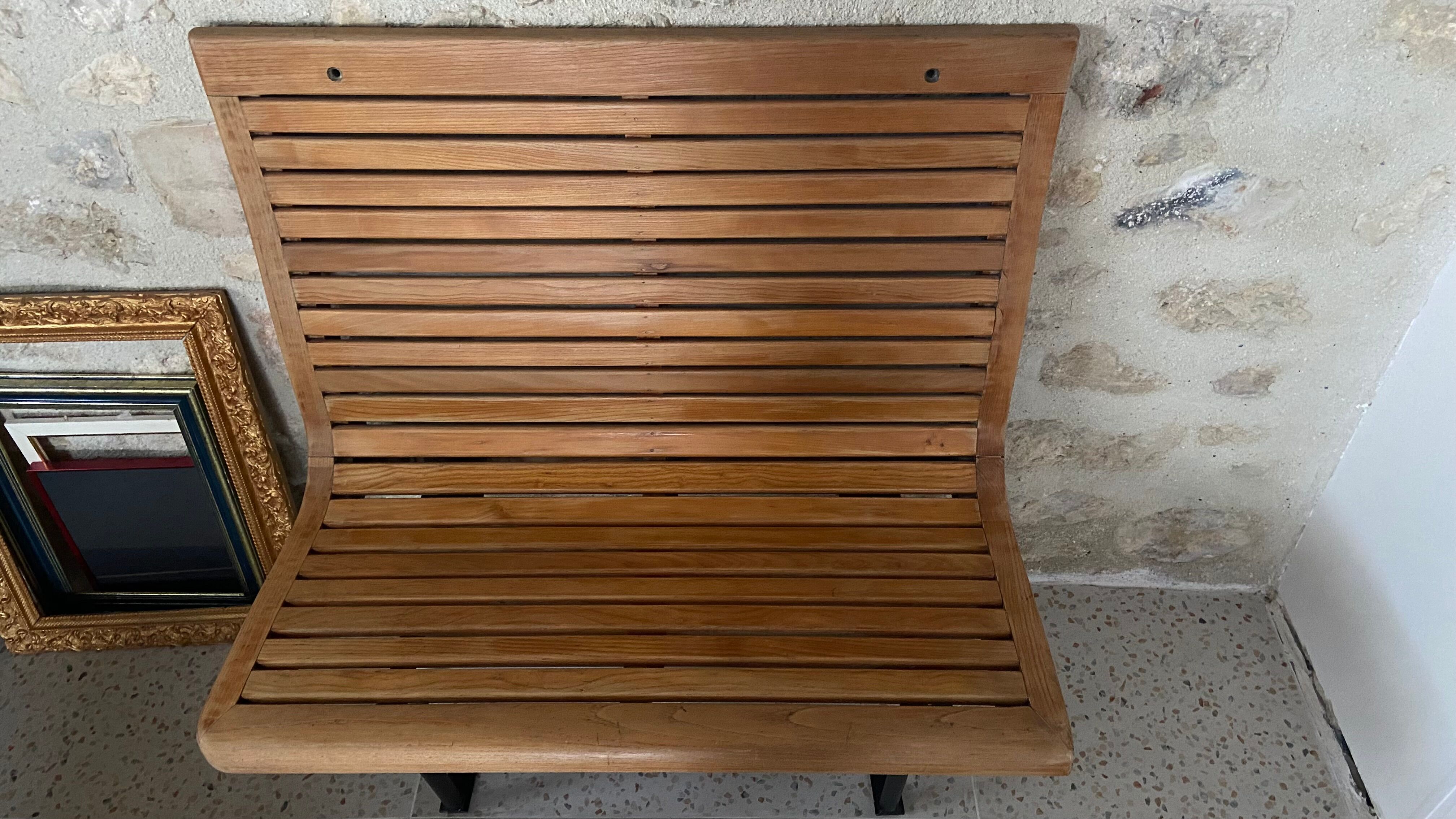 Train bench or metro in wood 1900 with its luggage rack