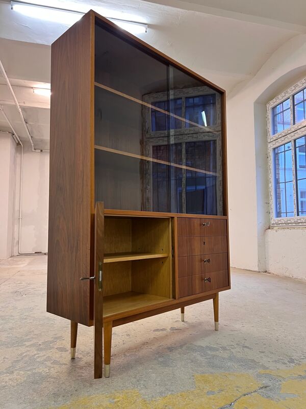 Vitrine en noyer par Deutsche Werkstätten Hellerau