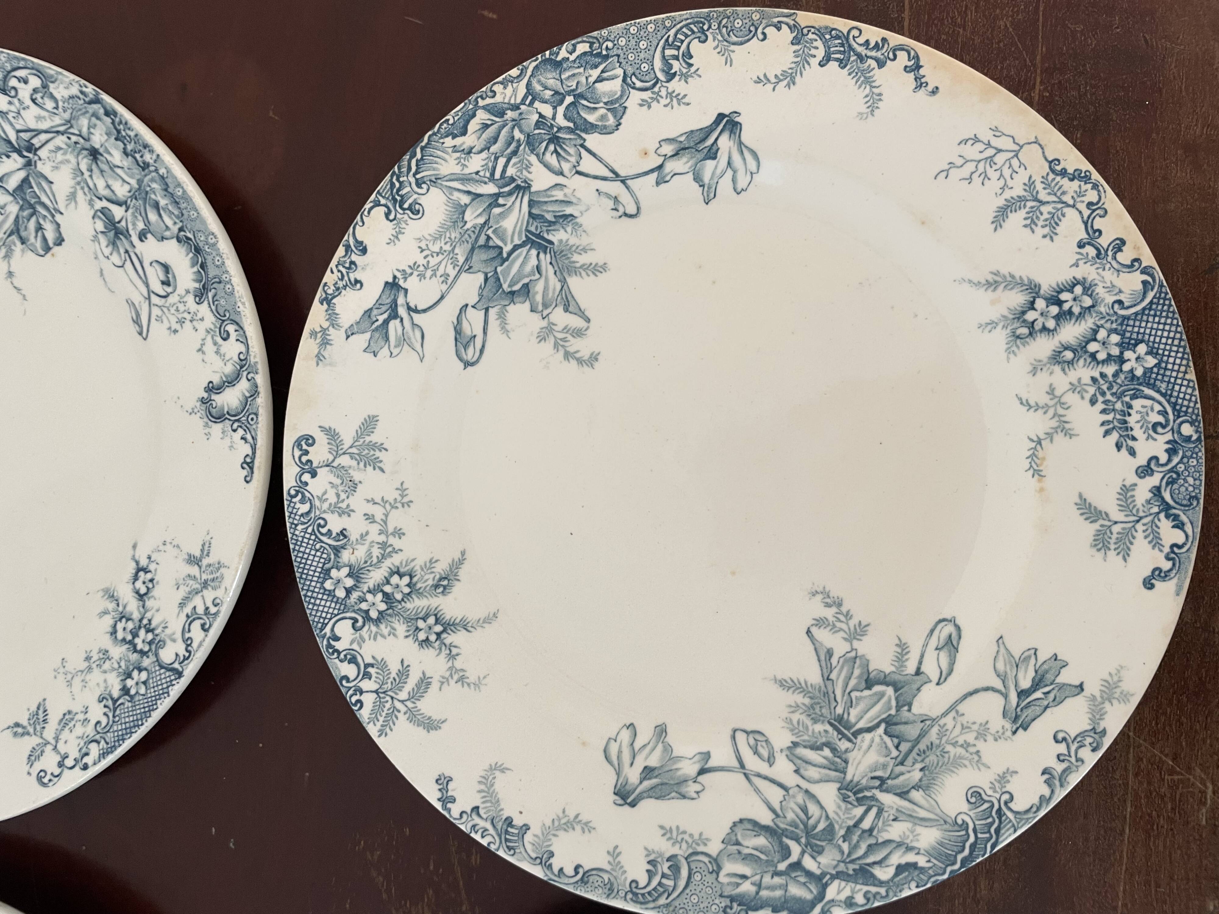 4 Clairefontaine ironstone flat plates, Cyclamens model
