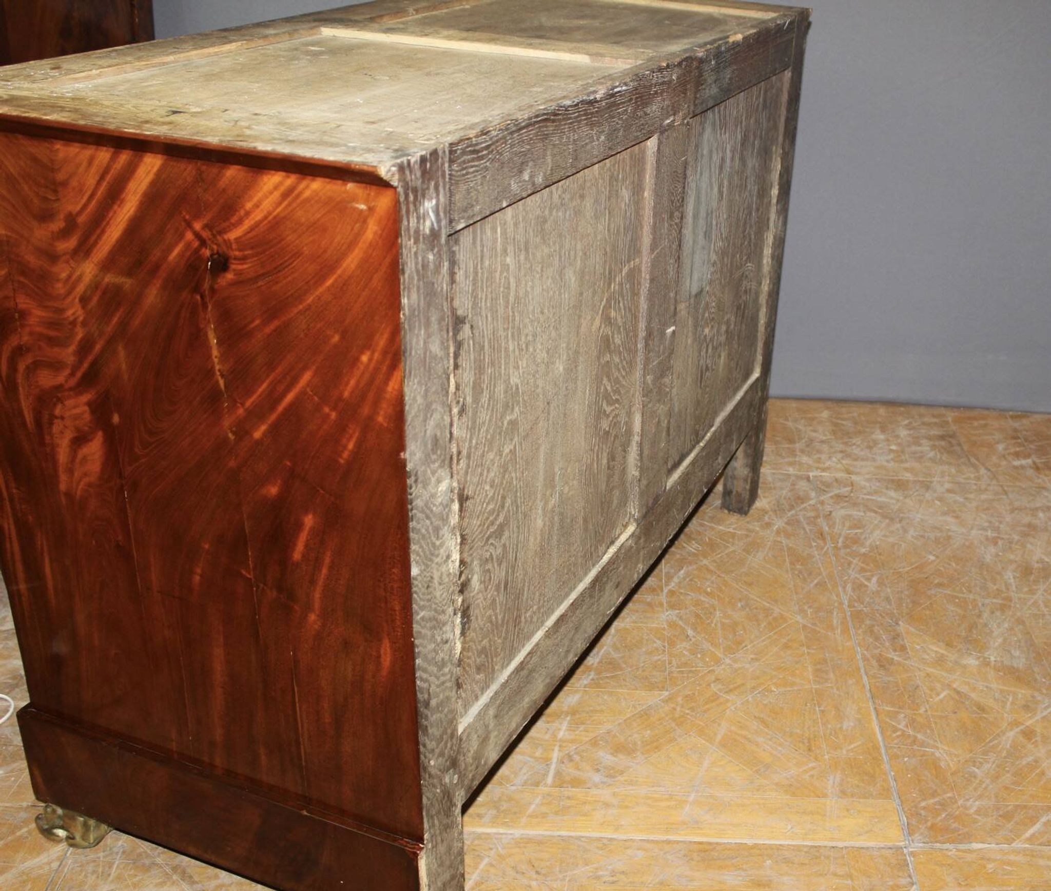 Return from Egypt chest of drawers in mahogany, early 19th century