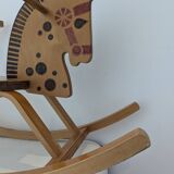Cheval à bascule ancien