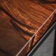 Table basse artisanale en noyer massif & résine époxy – pièce unique