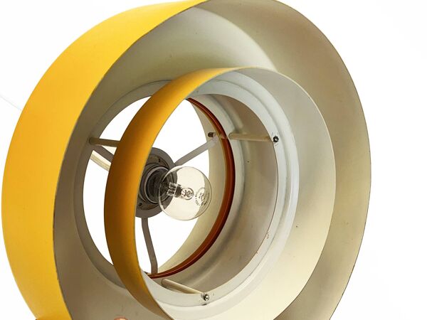 Suspension jaune foncé par Carl Thore pour Granhaga. Suède années 1970