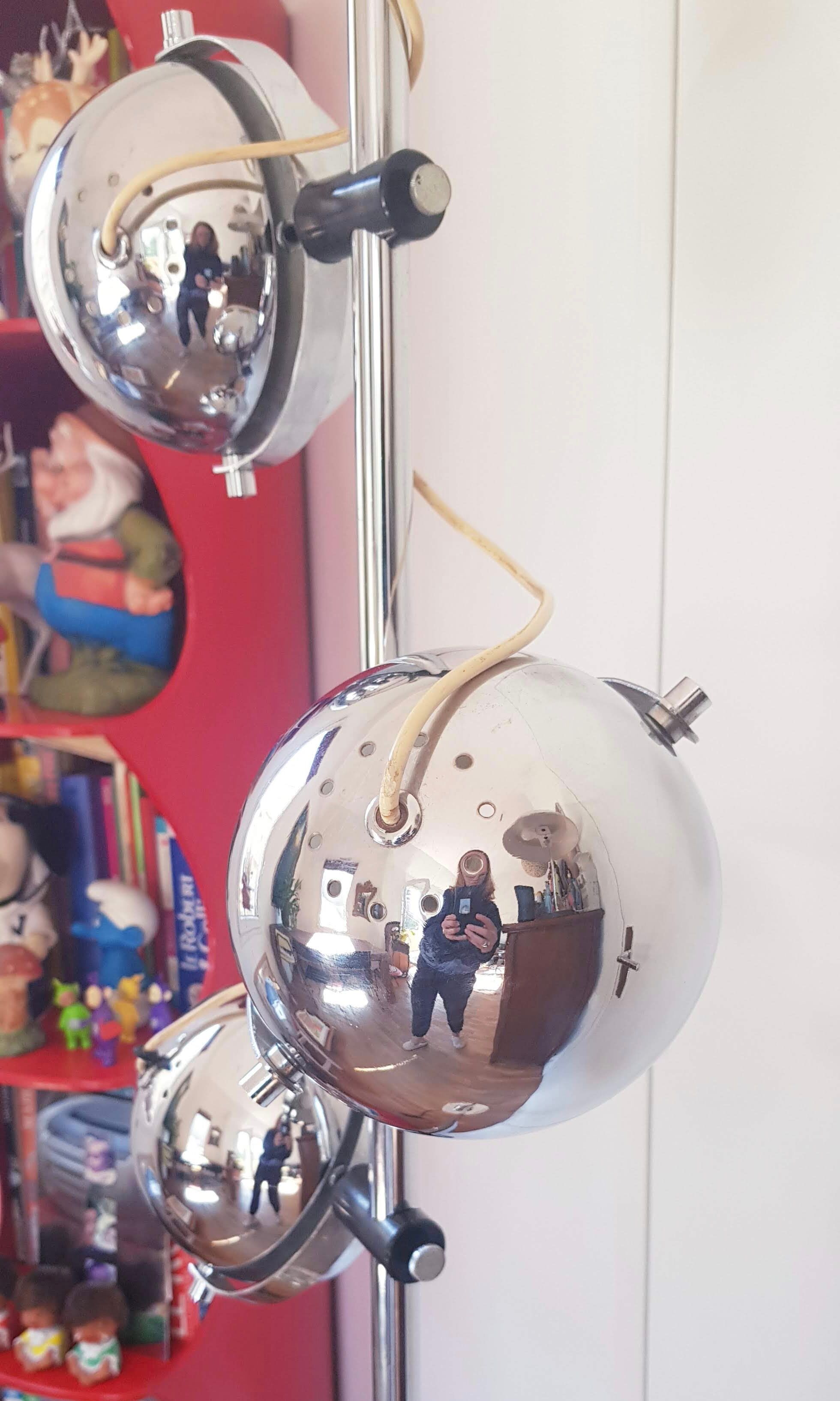 70s lamppost with 3 chrome round spots