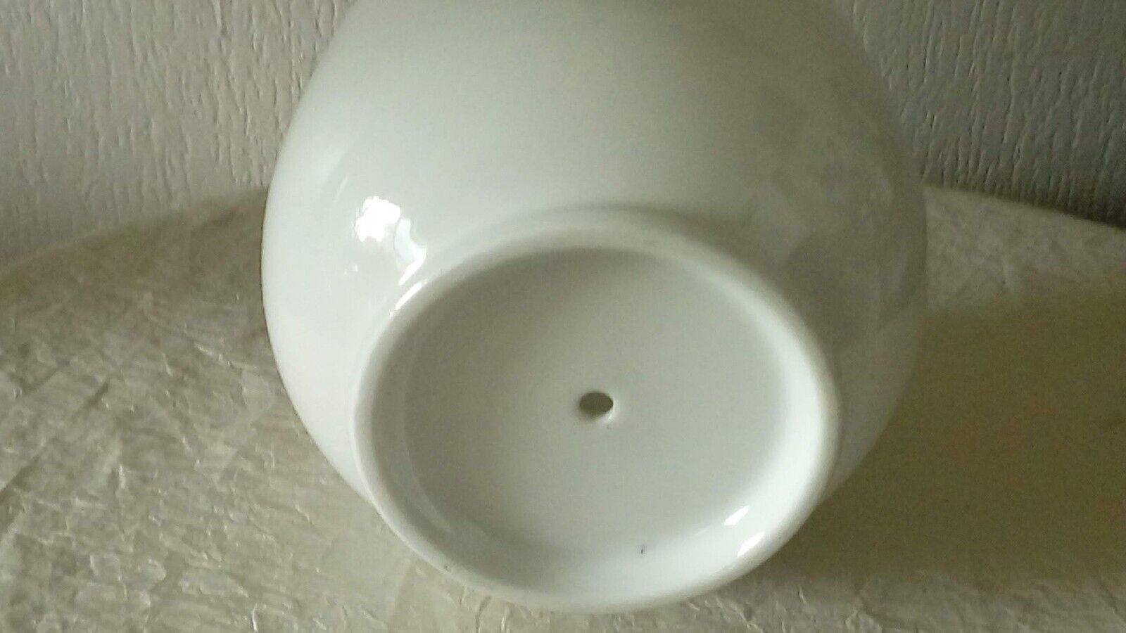 Cache pot en porcelaine blanche ancien
