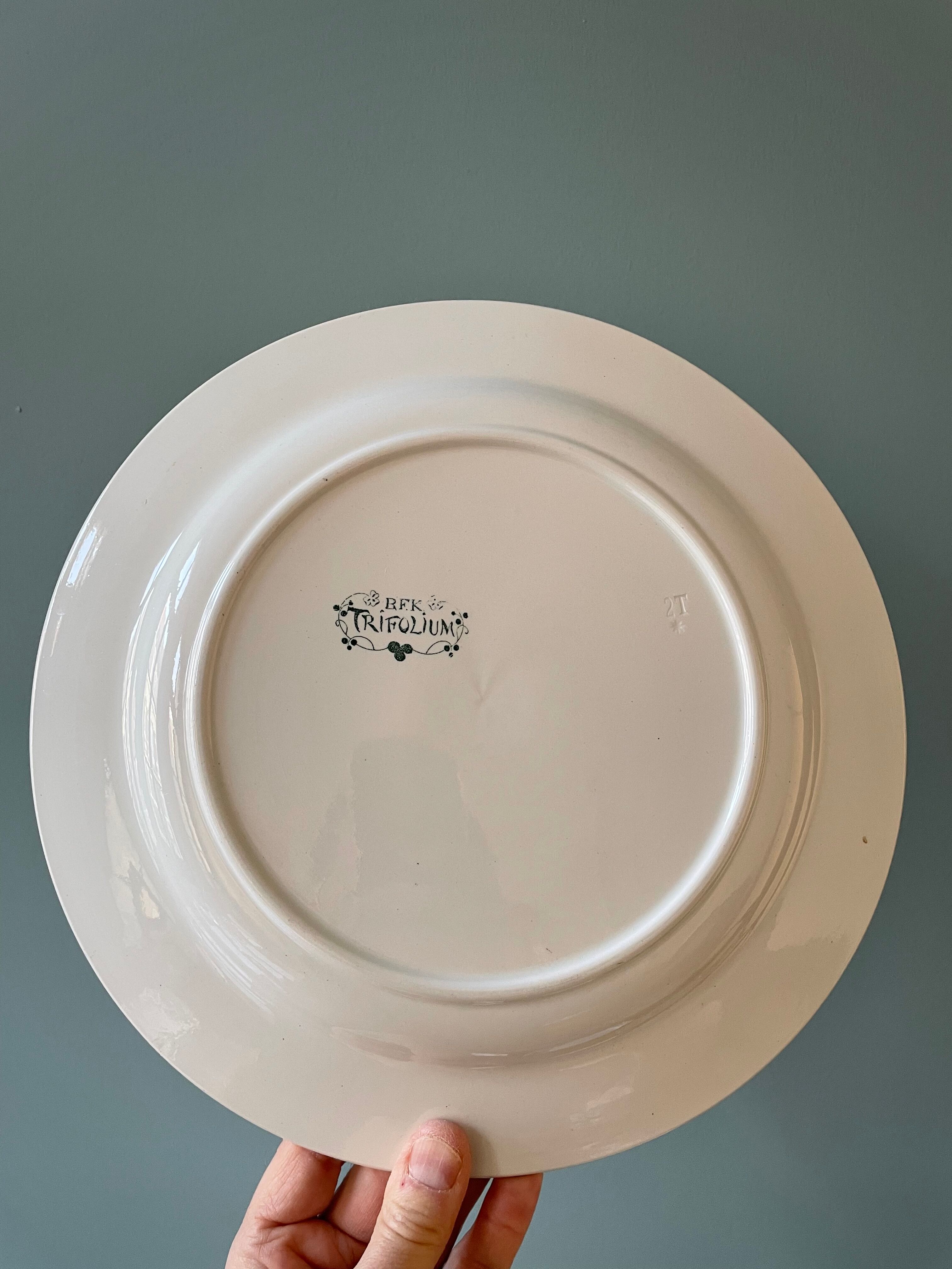 Set of 3 round dishes XIXth, Boch Frères Keramis, Trifolium model