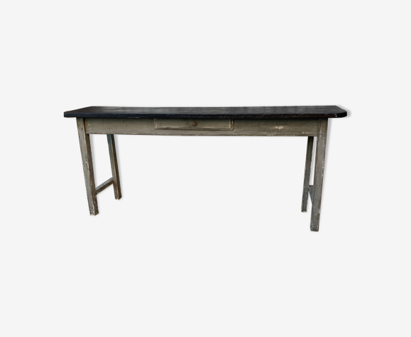 Console with black tray and gray base