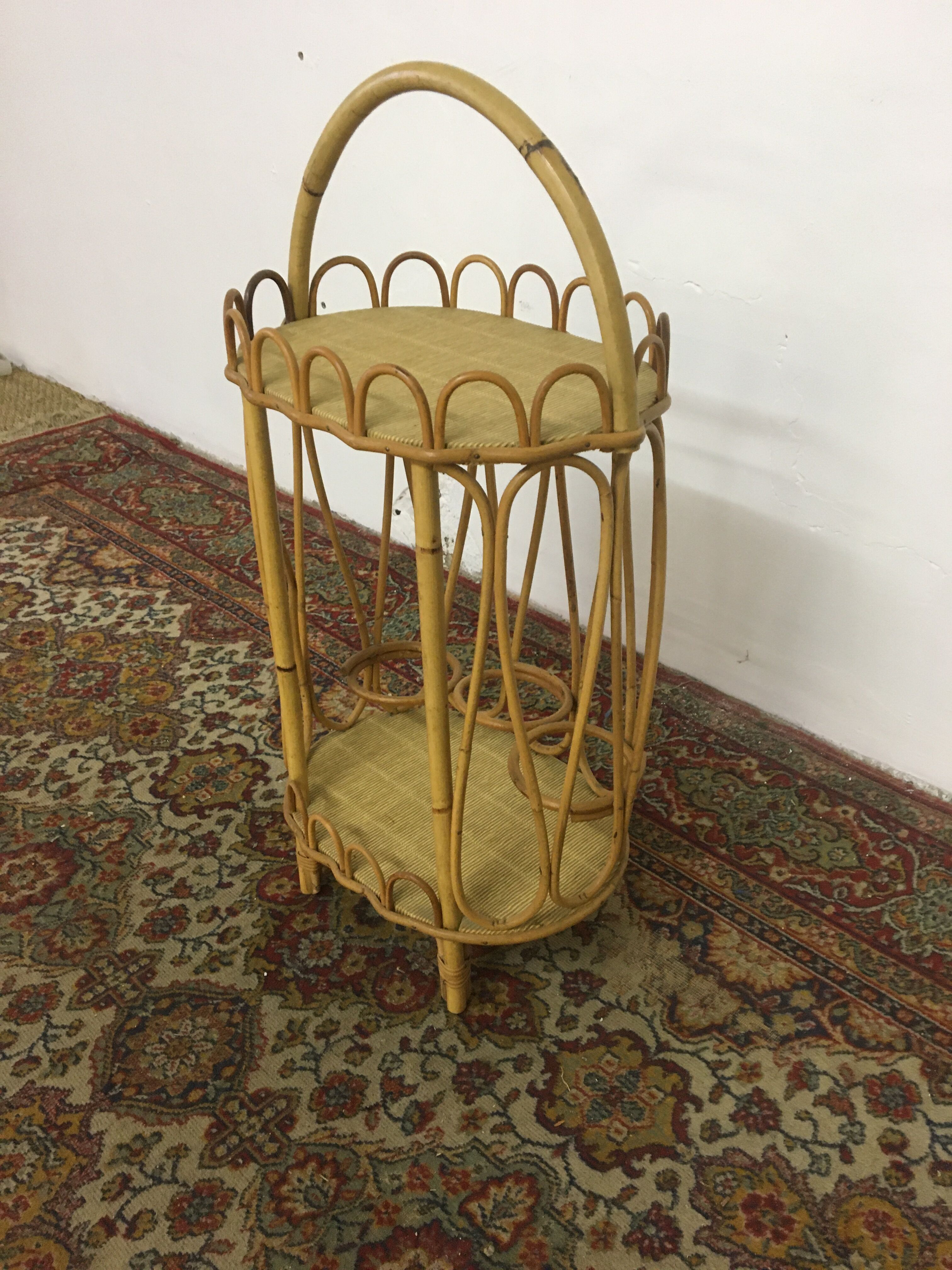 Vintage rattan dessert