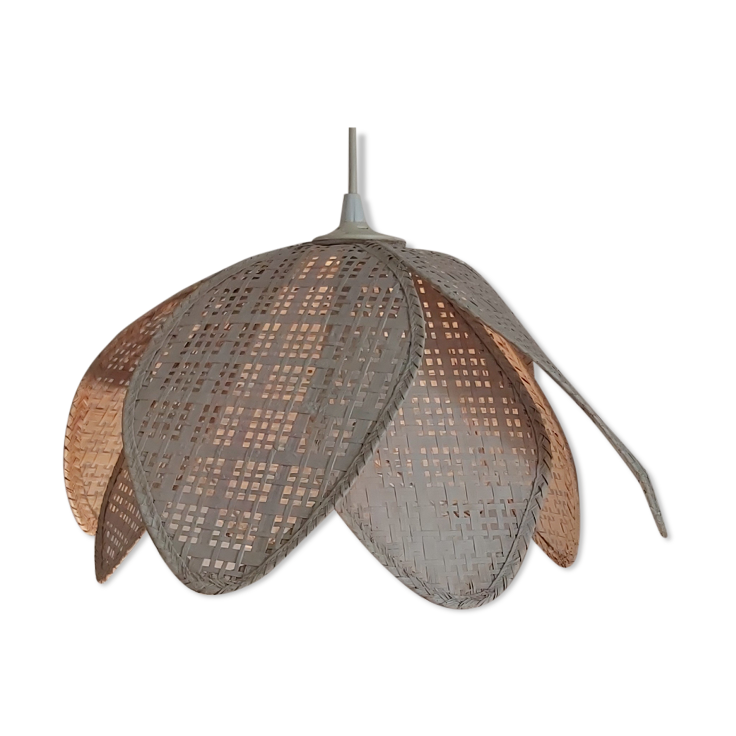 Vintage straw flower suspension