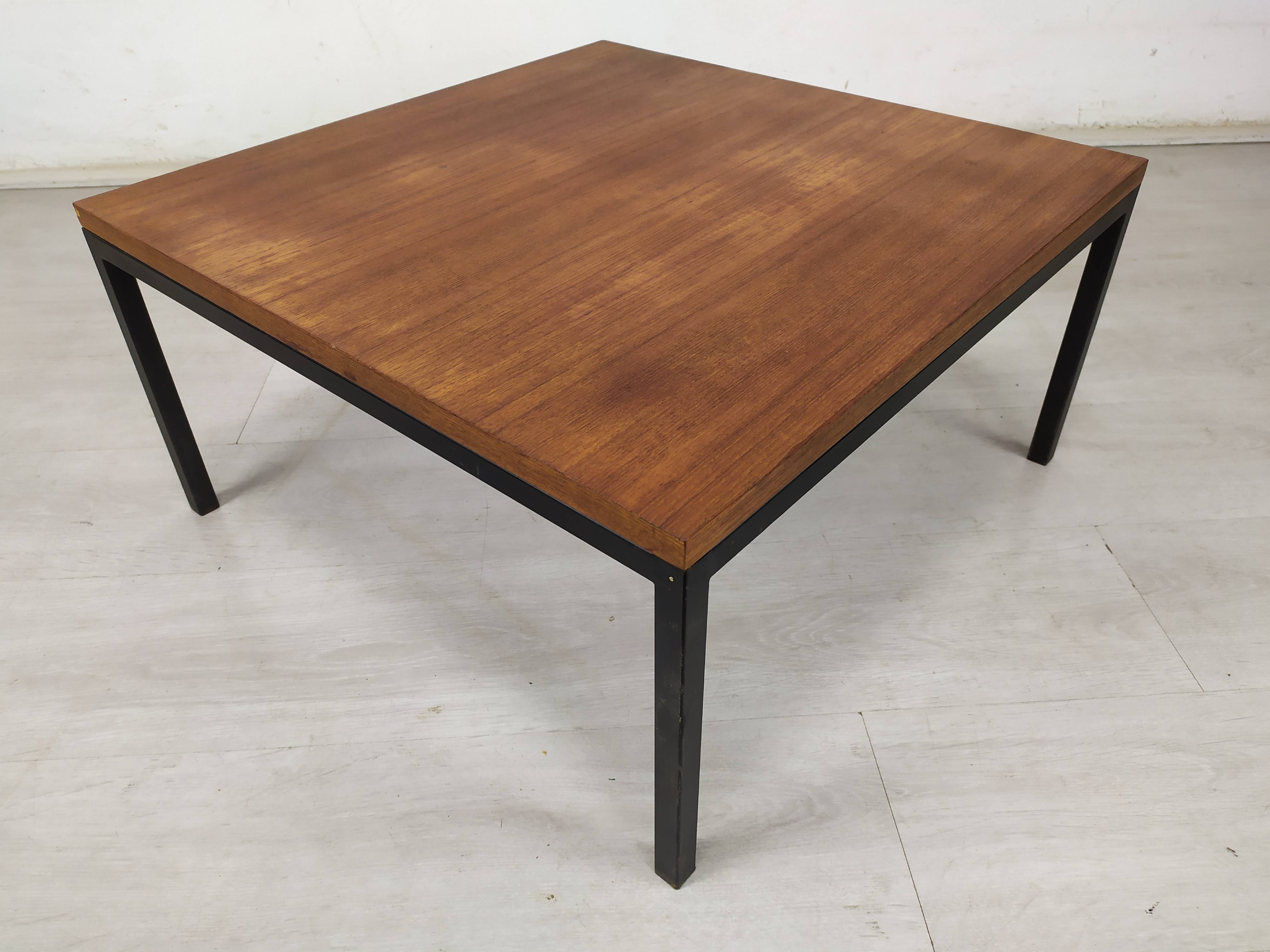 Teak coffee table Florence knoll