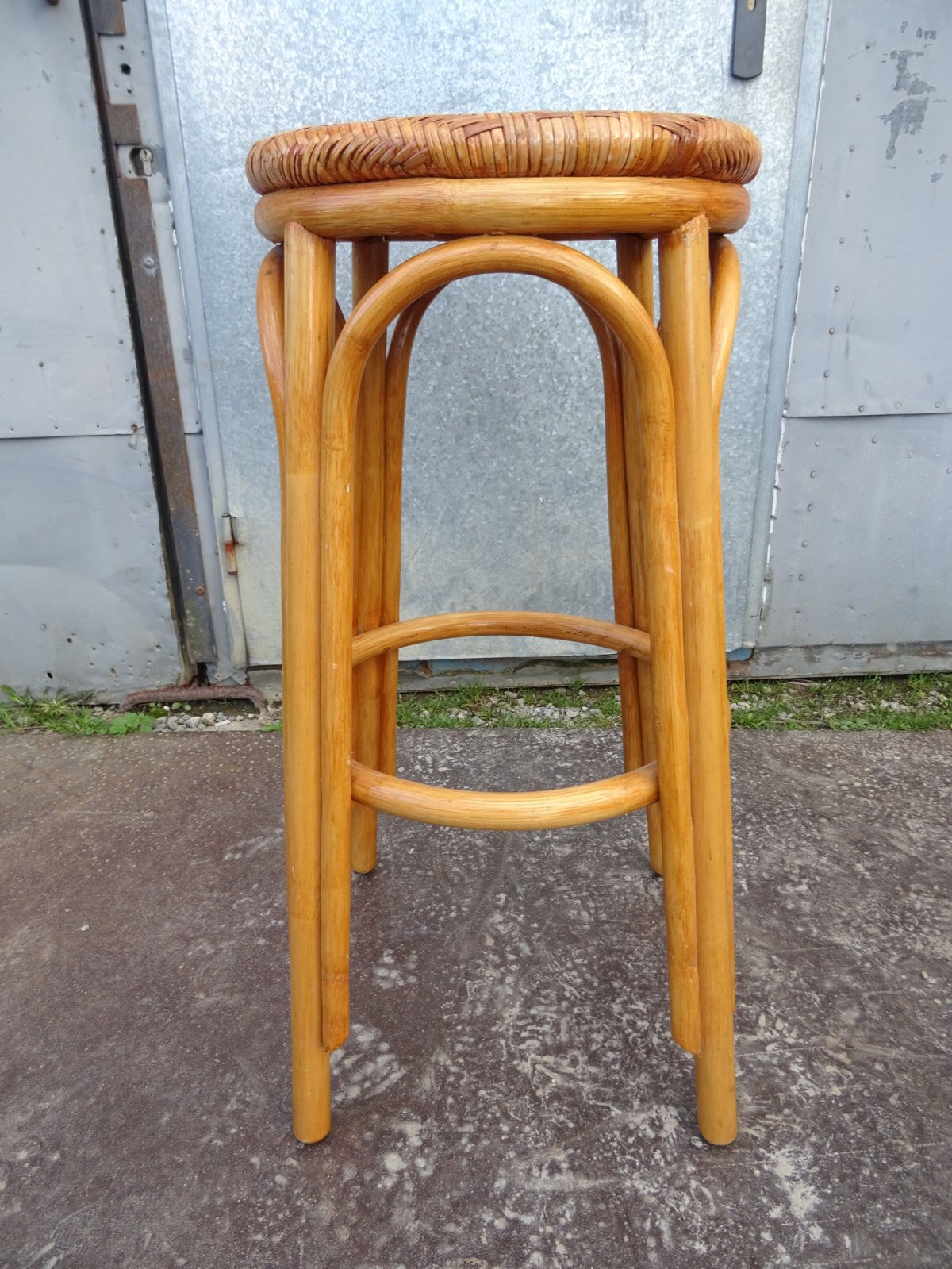 High bar stool in woven rattan
