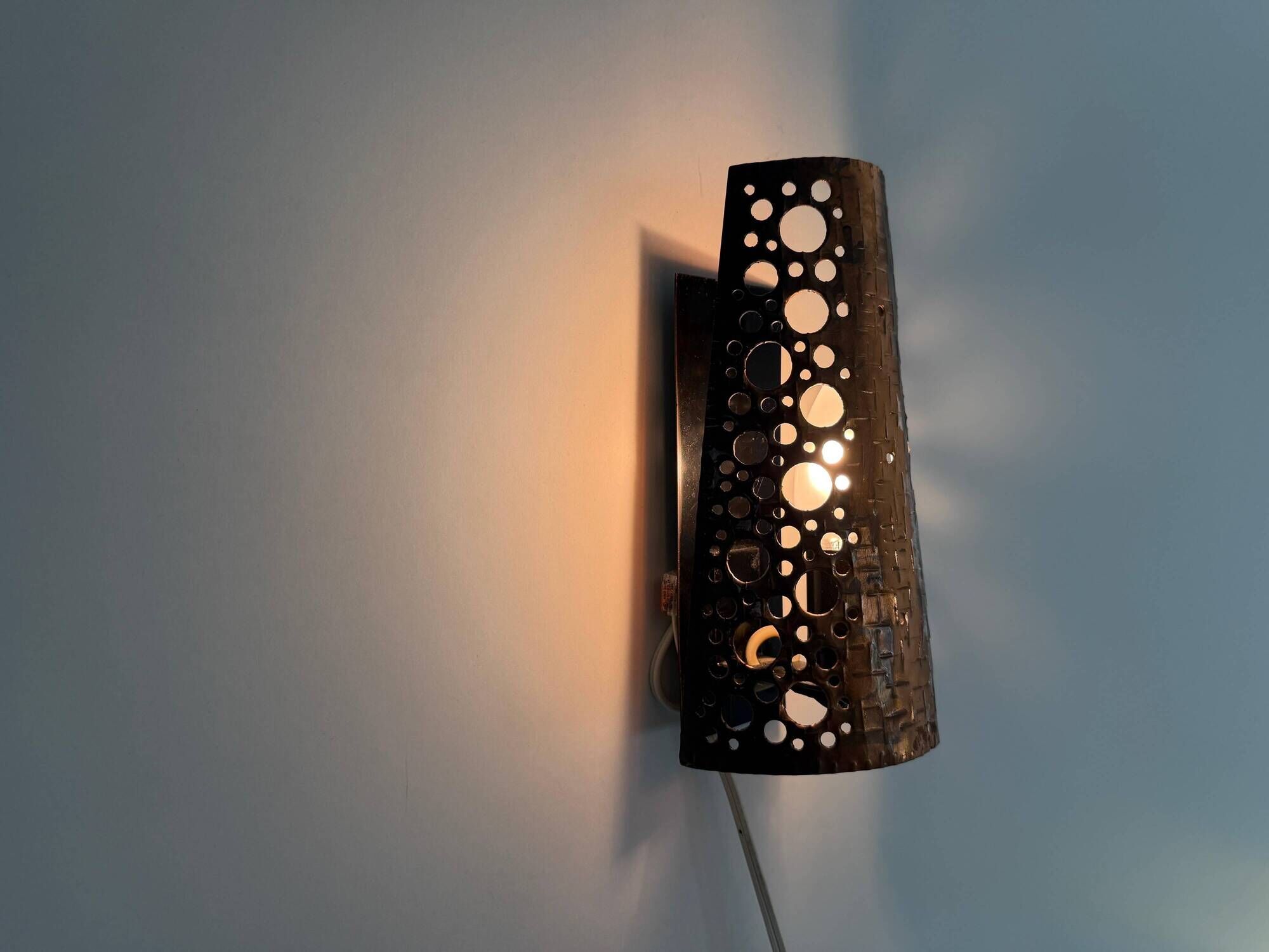 Simple metal wall light in brutalist style, 1970s, Germany.