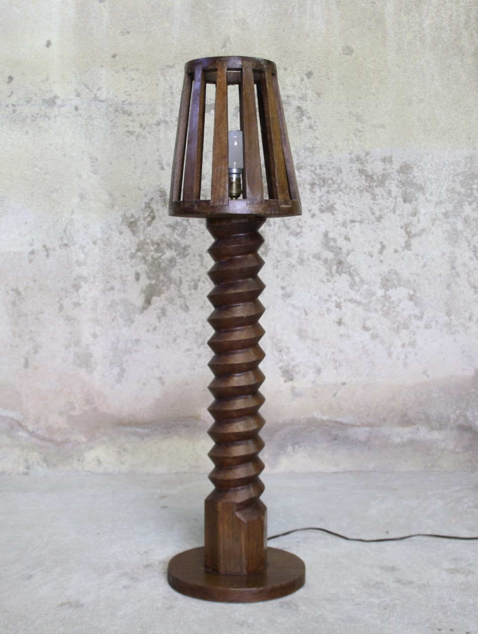 Press screw floor lamp