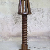 Press screw floor lamp