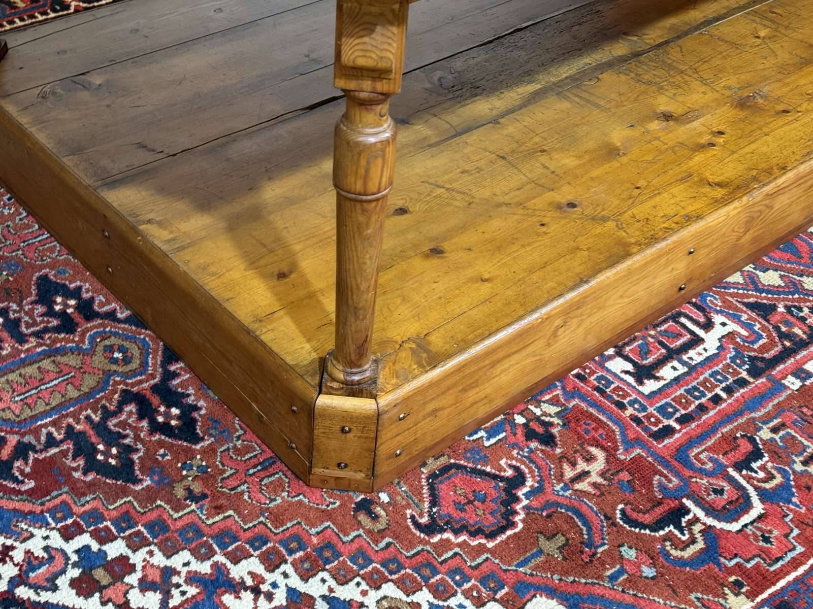 19th-century work table in English pine.