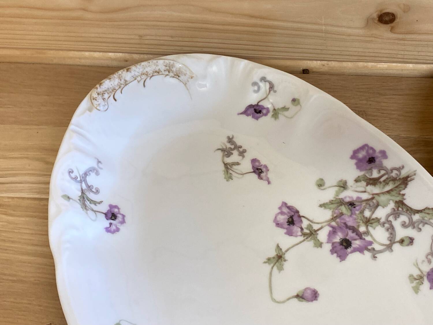2 porcelain dishes