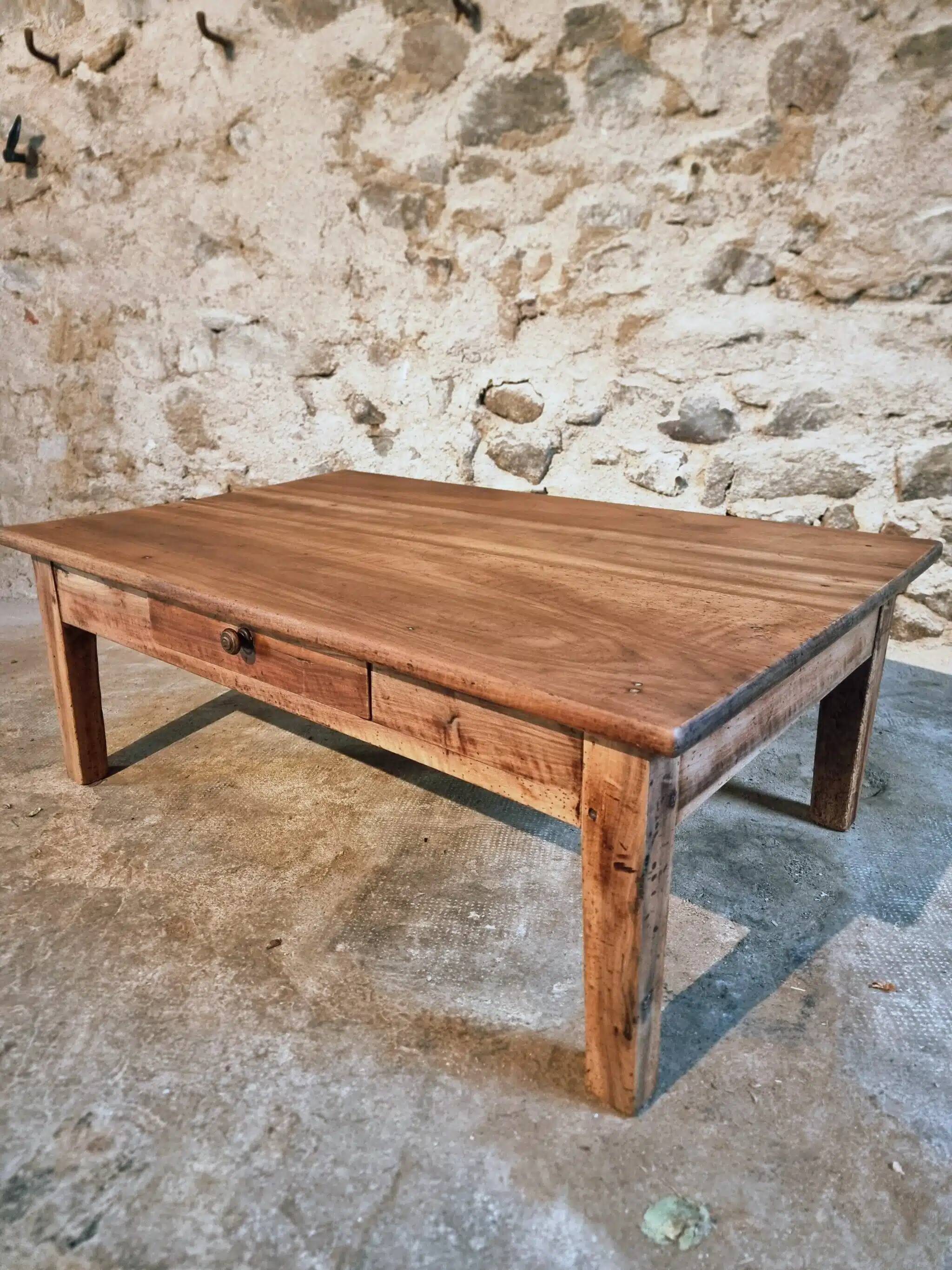 Table basse ancienne française en noyer avec tiroir – XIXe siècle, vers 1850