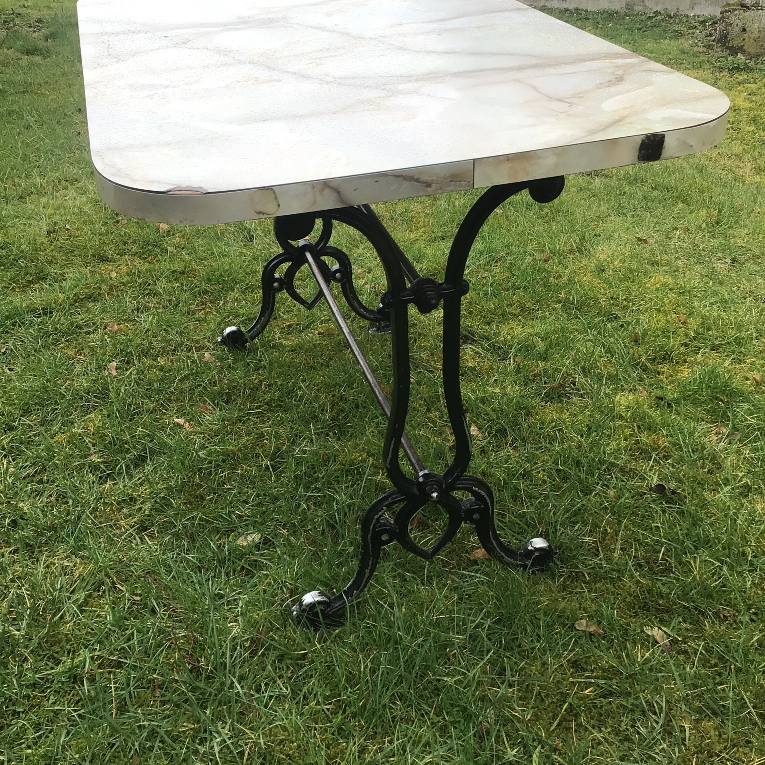 Cast-iron bistro table with marble effect