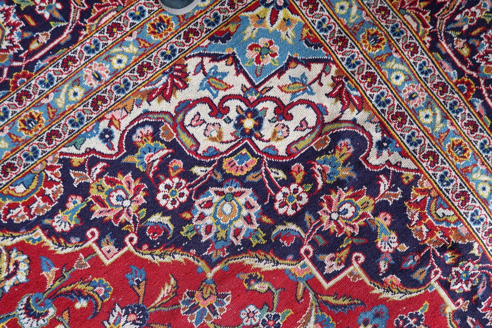 Antique Kashan wool rug, medallion & allover floral, crimson & navy, c. 1920s — 283 × 384 cm — 1C1279