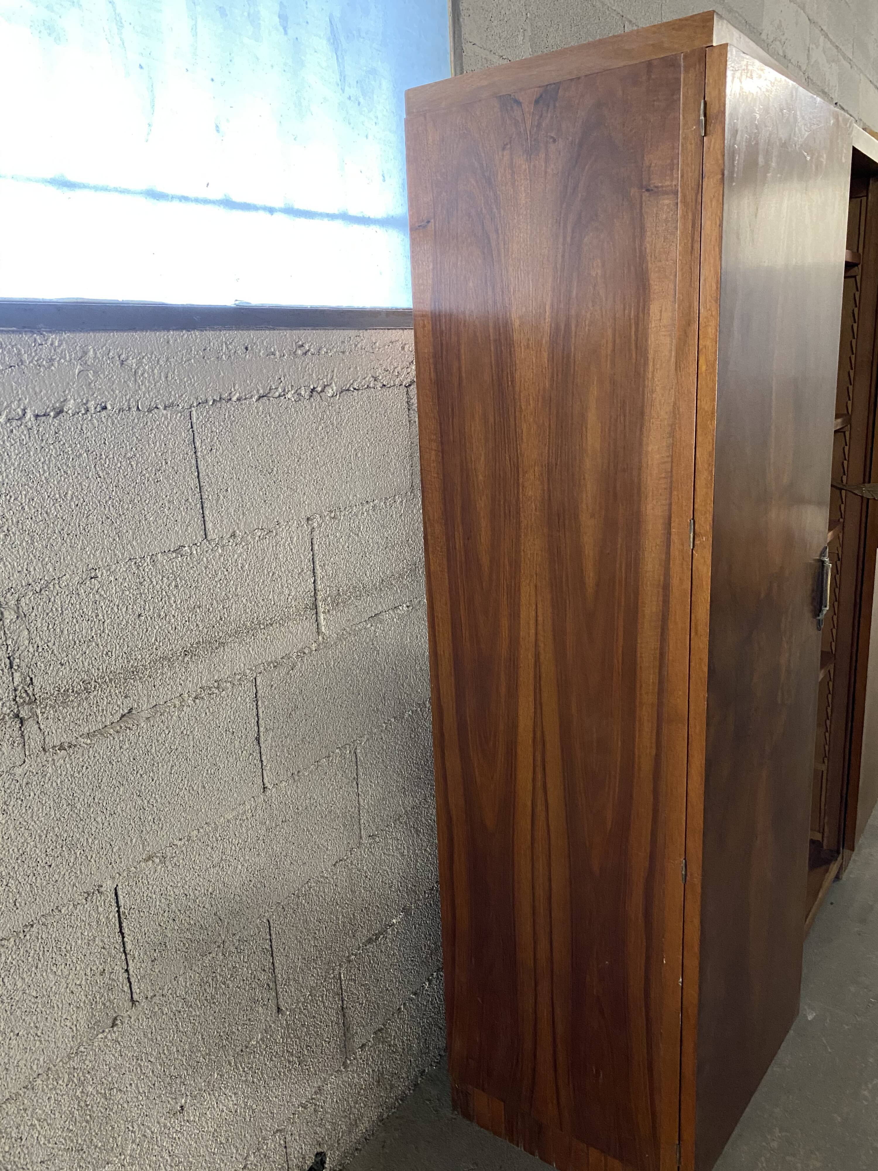 Art Deco 1930 walnut cabinet
