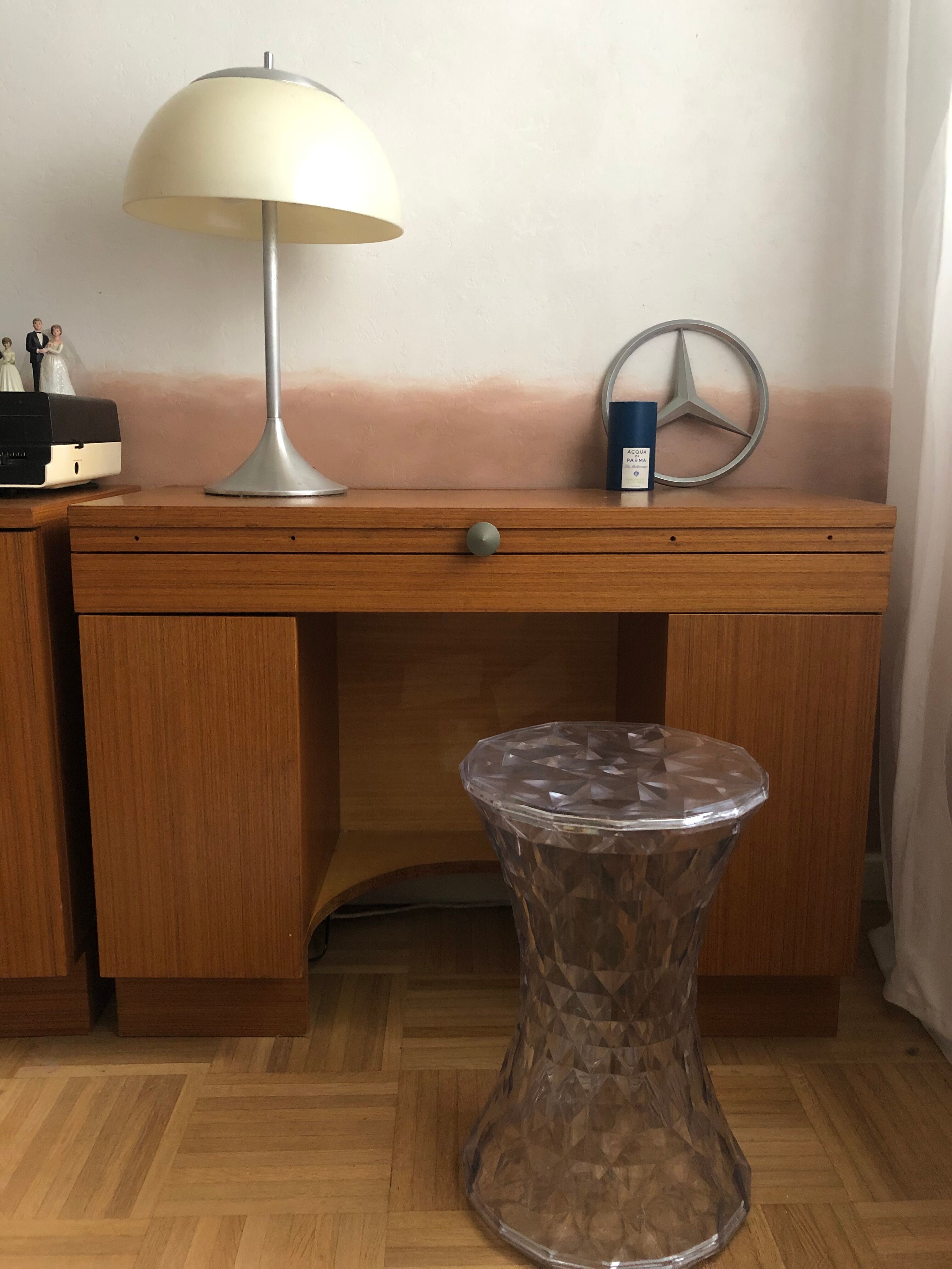 Hairdresser's office of the 1950s