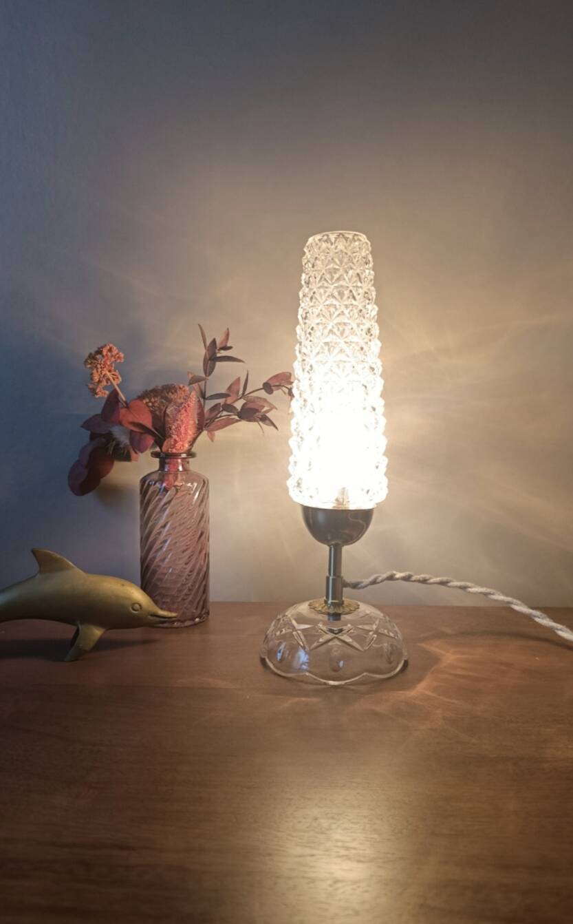 Retro chic bedside lamp with a diamond tip.