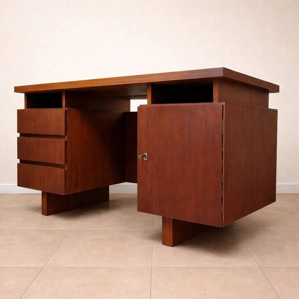 Bureau de centre a caissons, scandinave en teck, vers 1960-1970