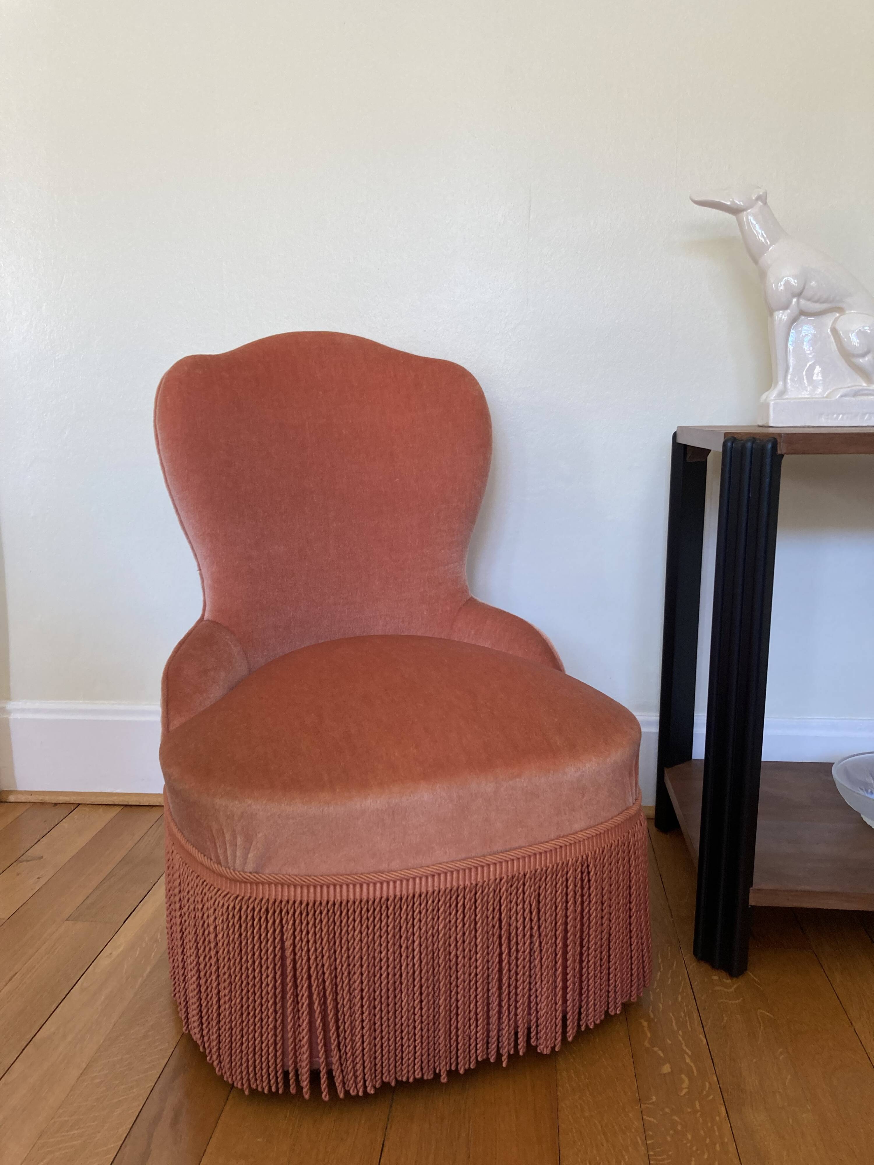 Fauteuil chauffeuse vintage velours saumon
