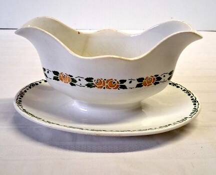 Very pretty gravy boat from Villeroy & Boch in good condition