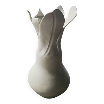 Vase sculpture anthropomorphe en céramique grise - Signé "Nolli", 1990