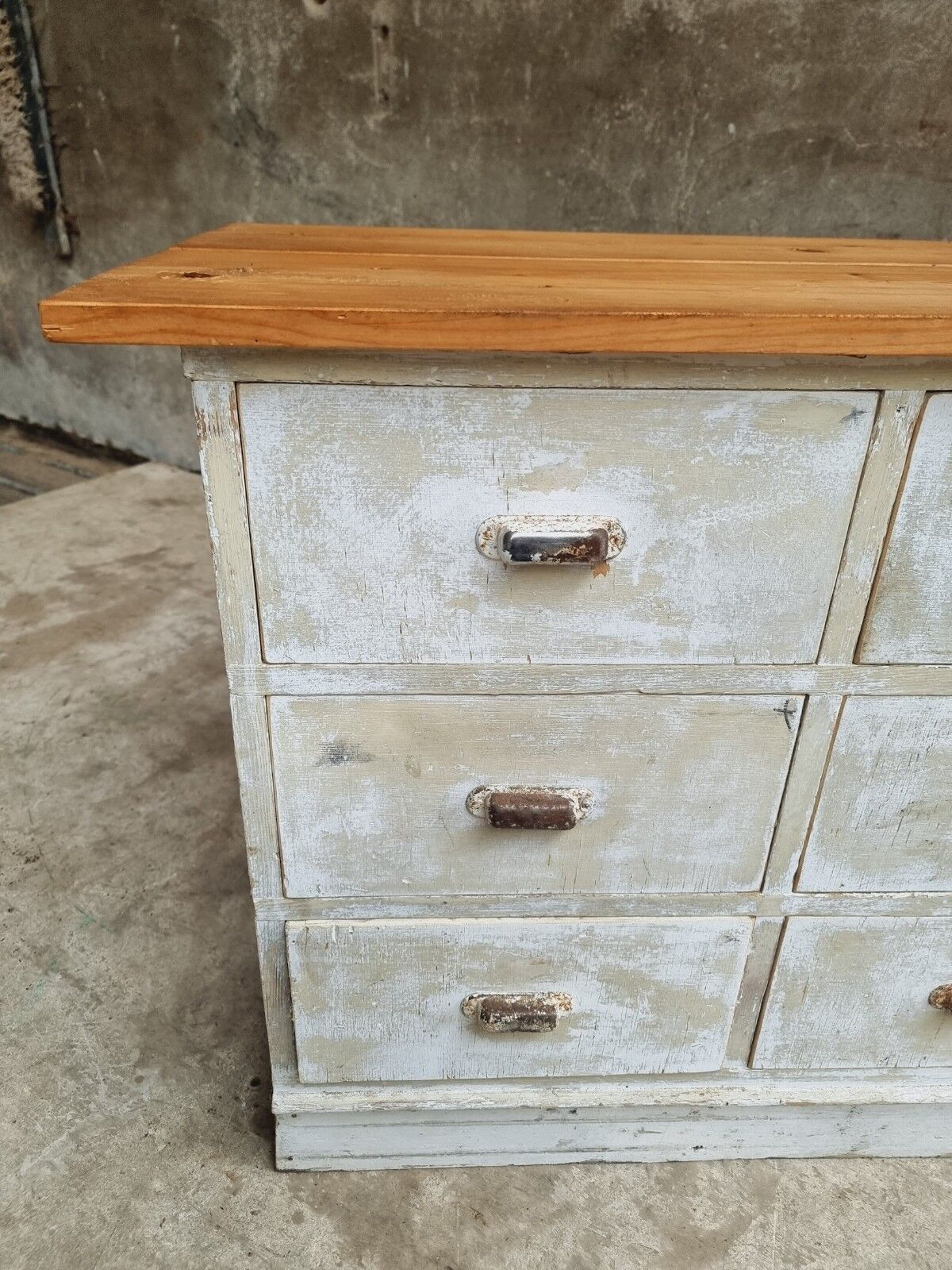 Chest of drawers
