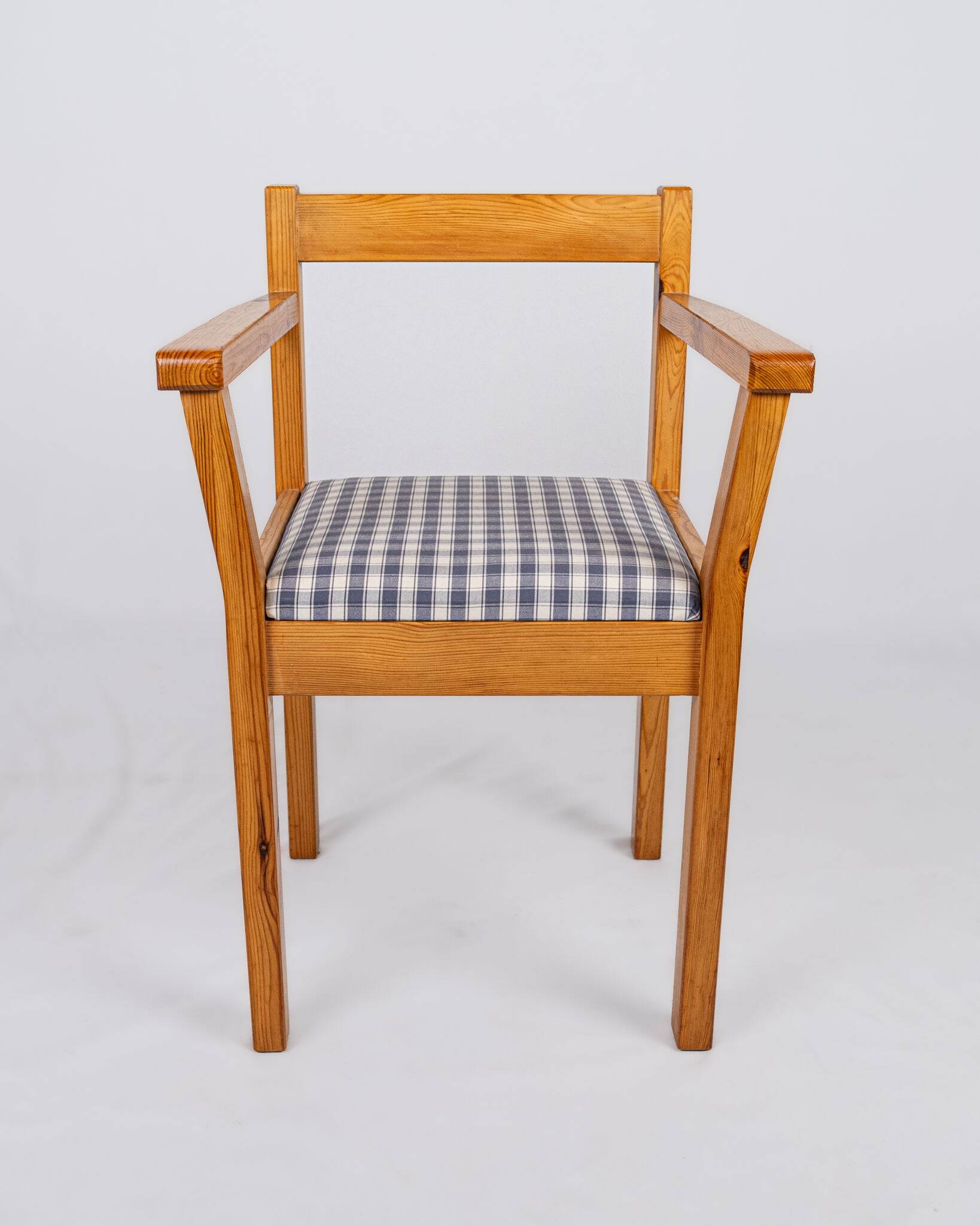 Pair of pine chairs with gingham fabric, France, 1980.