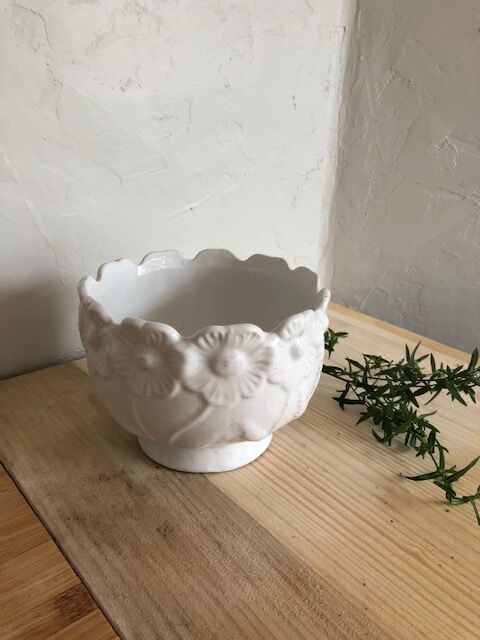 White ceramic pot cover