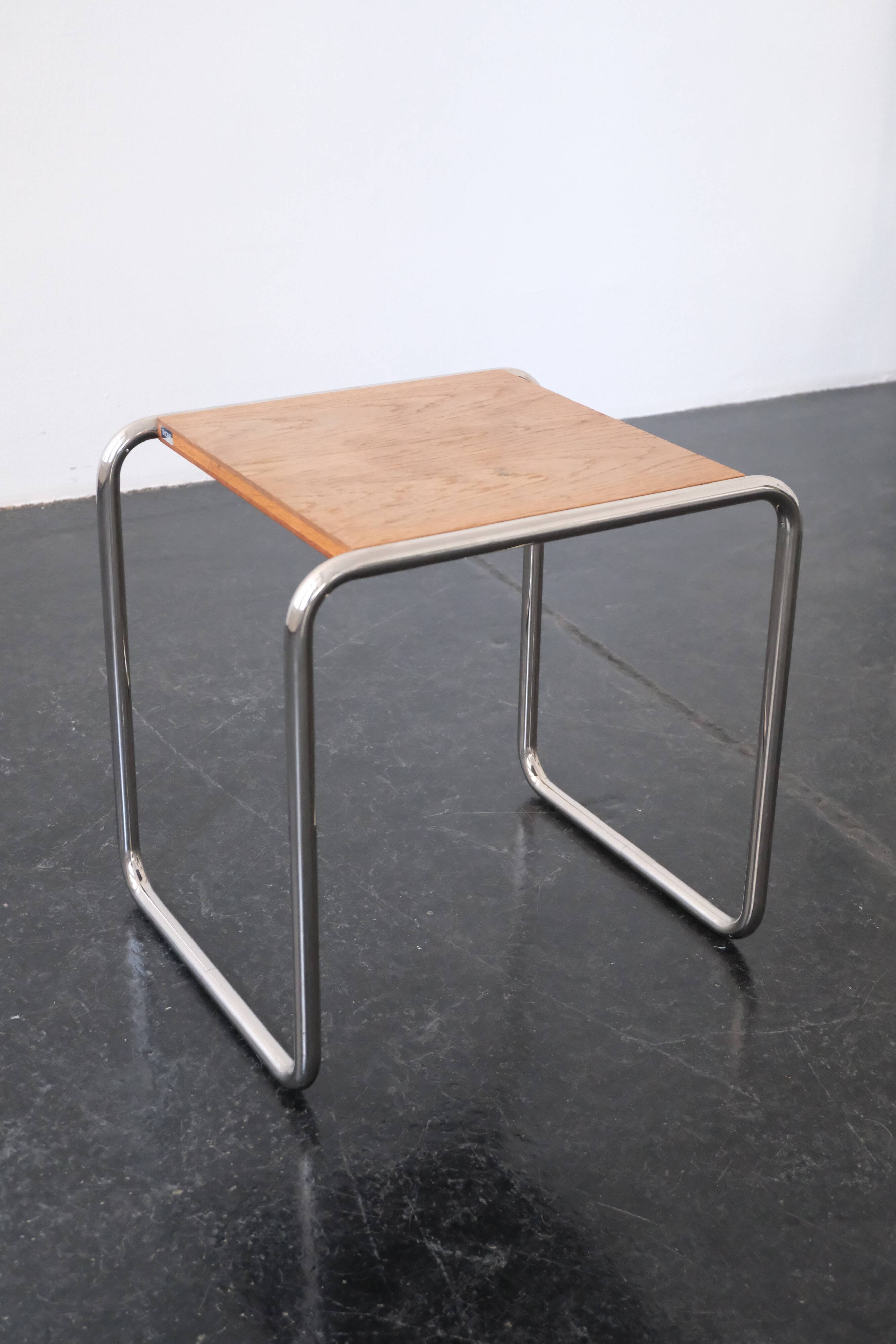 "B9 A" Side table by Marcel Breuer / Thonet