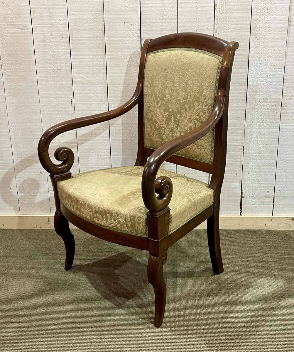 Armchair with crosses - 19th century restoration in mahogany