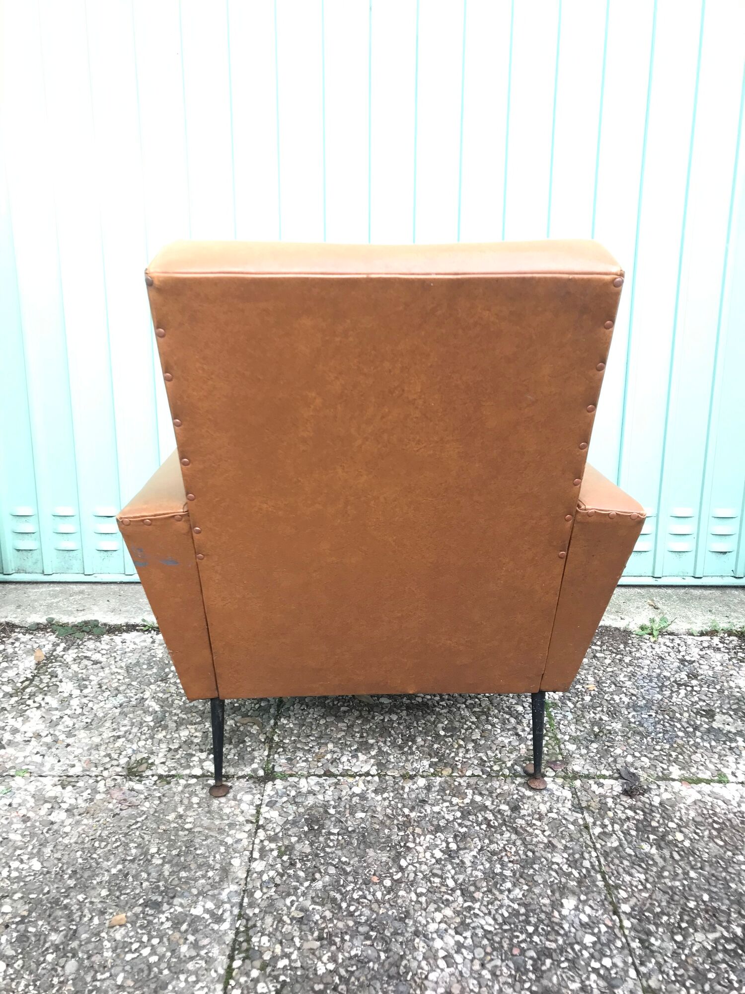 Former skai brown chair - black metal compass feet vintage 70s