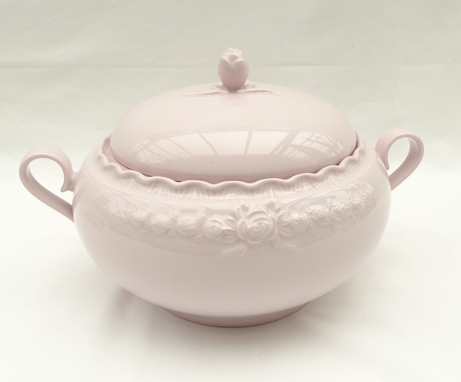 Porcelain tureen