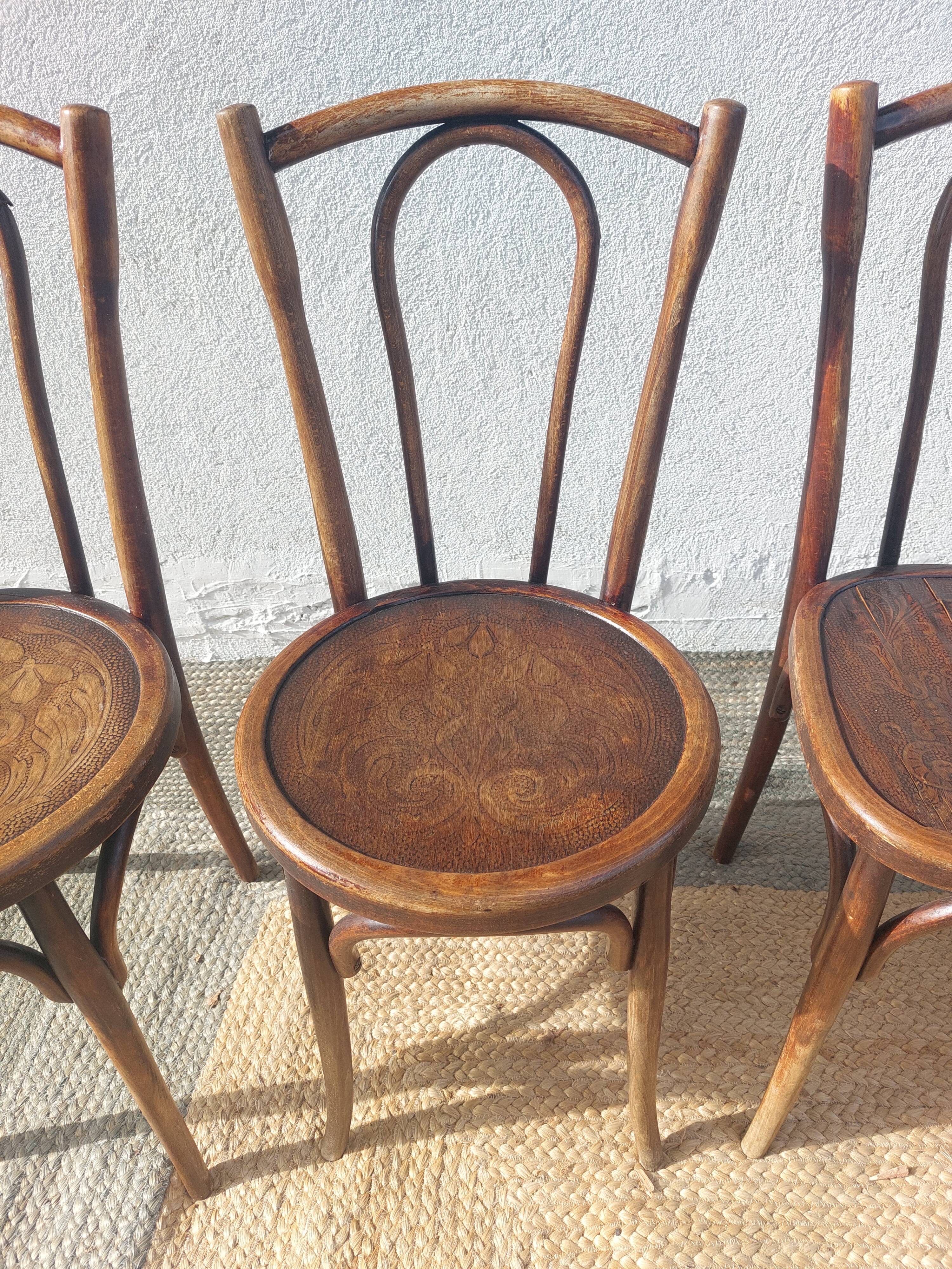 Set of 5 Buchon bistro chairs in curved wood