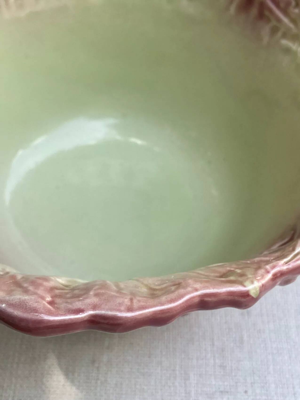 Large vintage salad bowl in the shape of a pink cabbage – barbotine earthenware – 1980s