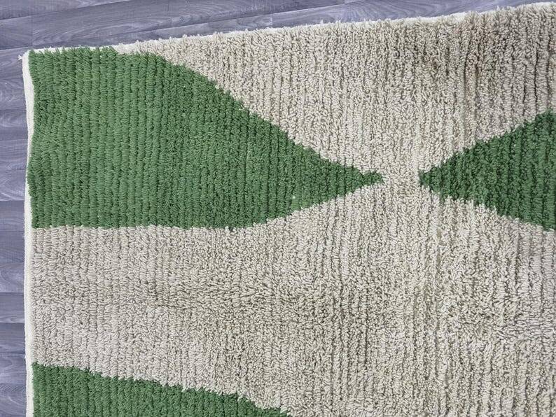 Berber Moroccan wool rug 150/260
