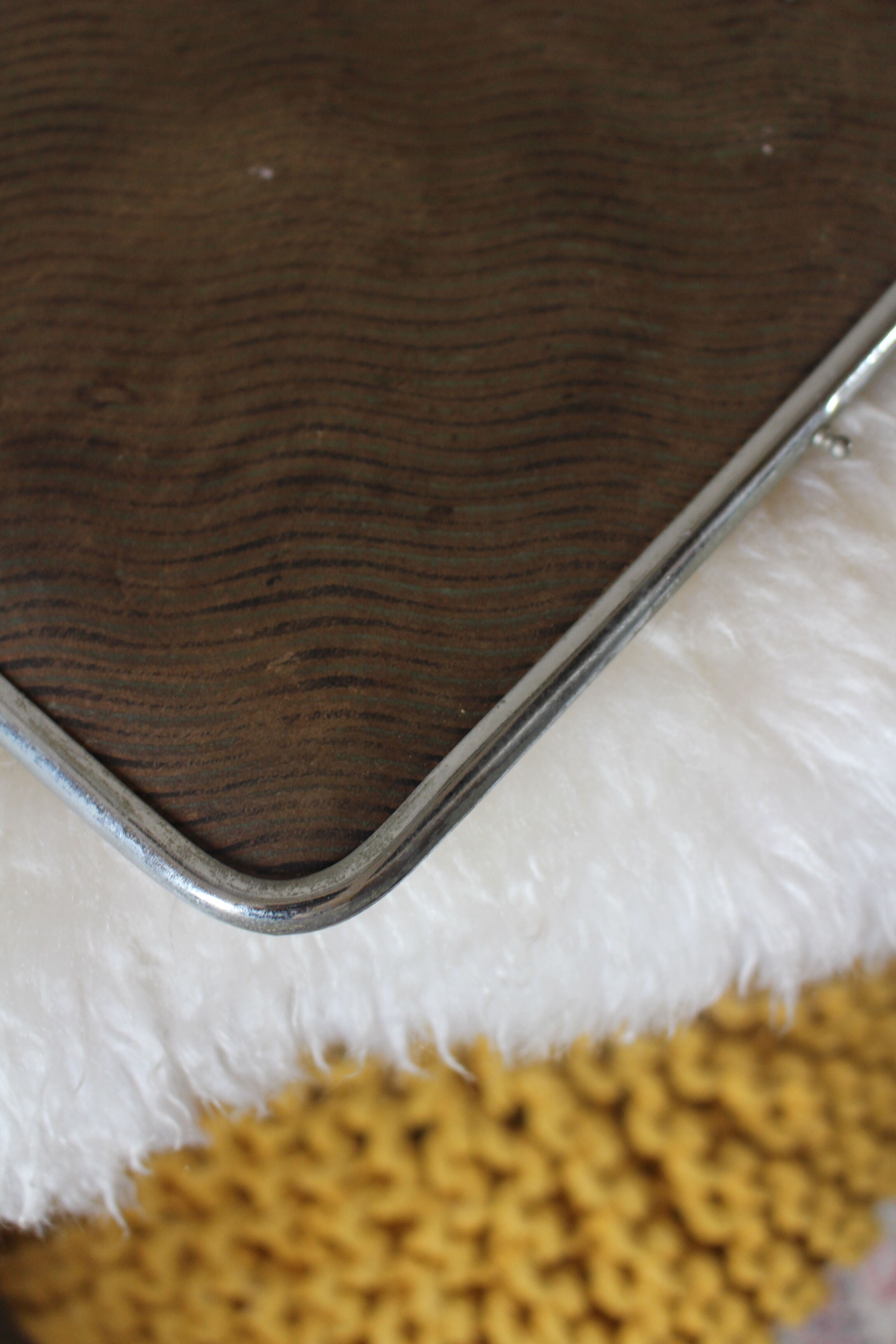 Rectangular barber mirror to pose