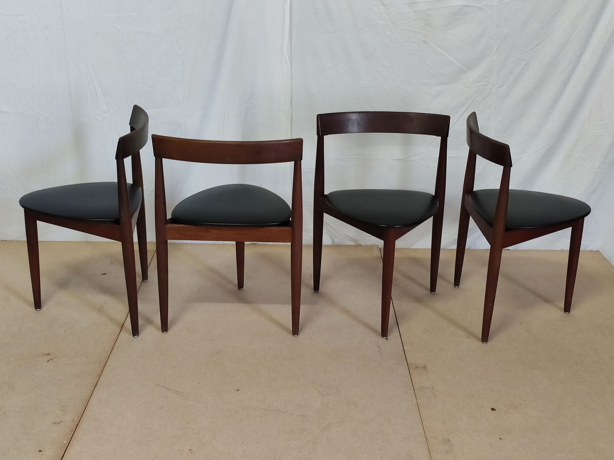 Table and 4 chairs by Hans Olsen for the Danish editions Frem R-jle