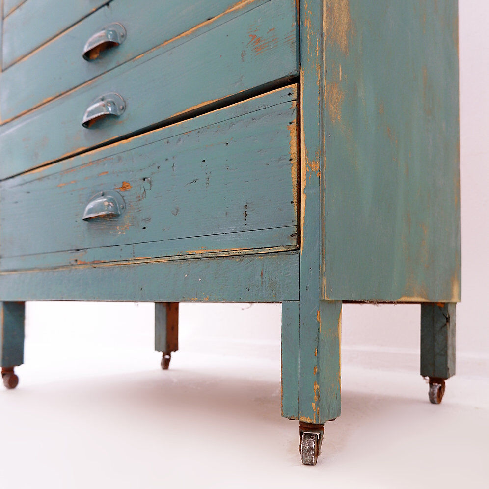 Industrial workshop furniture in pine with 12 drawers, circa 1940.