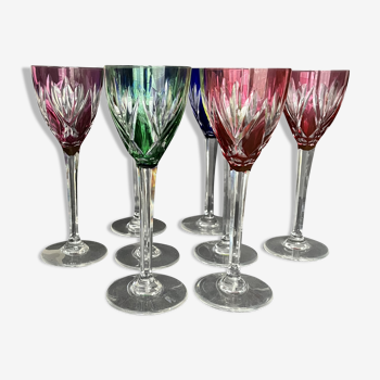 8 verres à vin en cristal taillé de couleur Saint Louis
