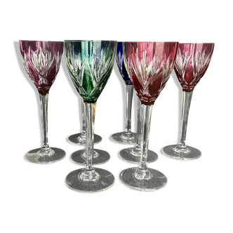 8 verres à vin en cristal taillé de couleur Saint Louis