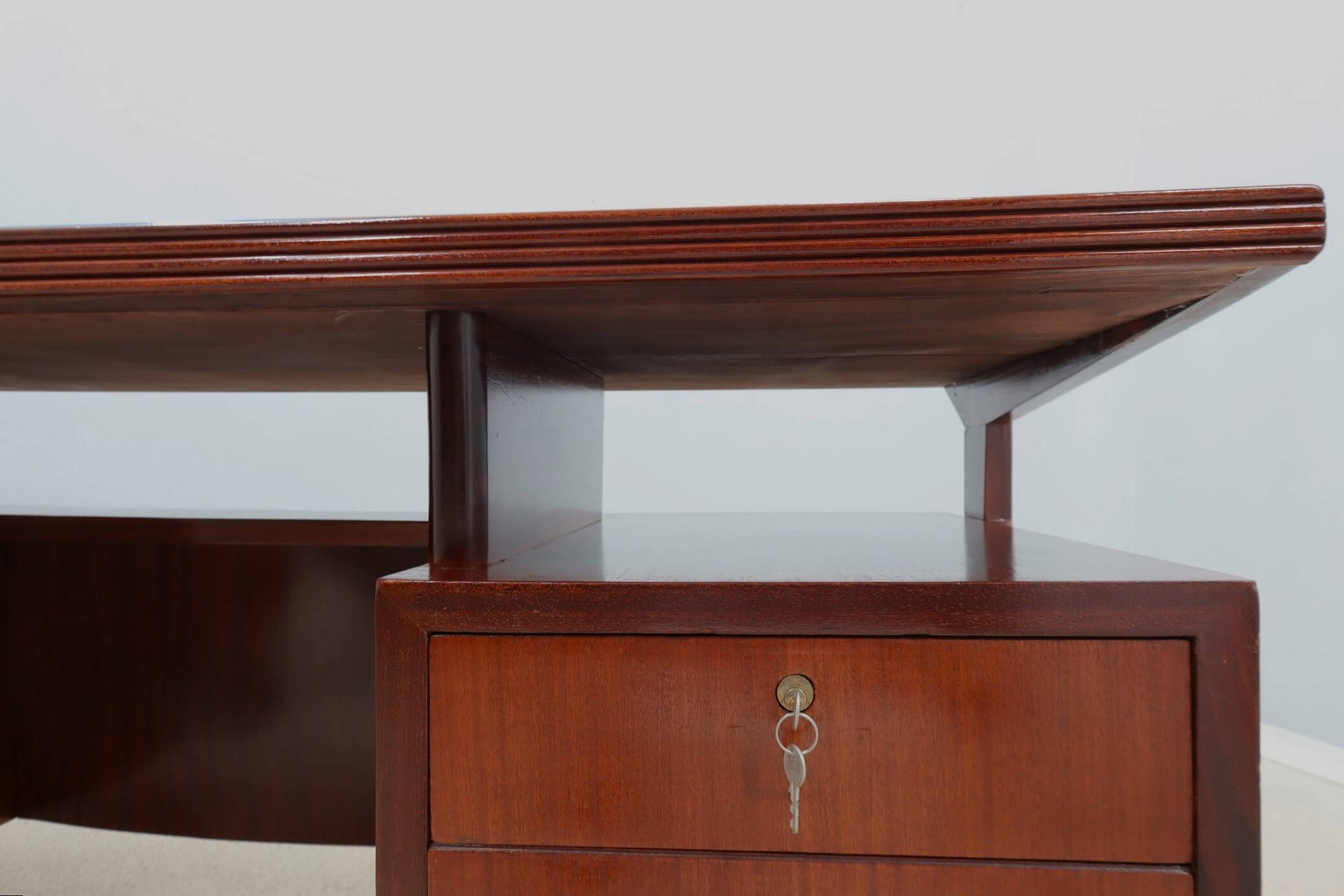 Bureau courbé vintage de design italien 1950